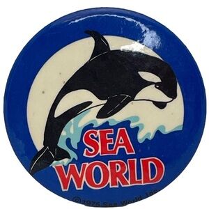 VINTAGE 1975 3” Sea World Button Orca Killer Whale Pin Back